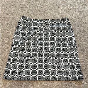 Ann Taylor size 2 black and white skirt